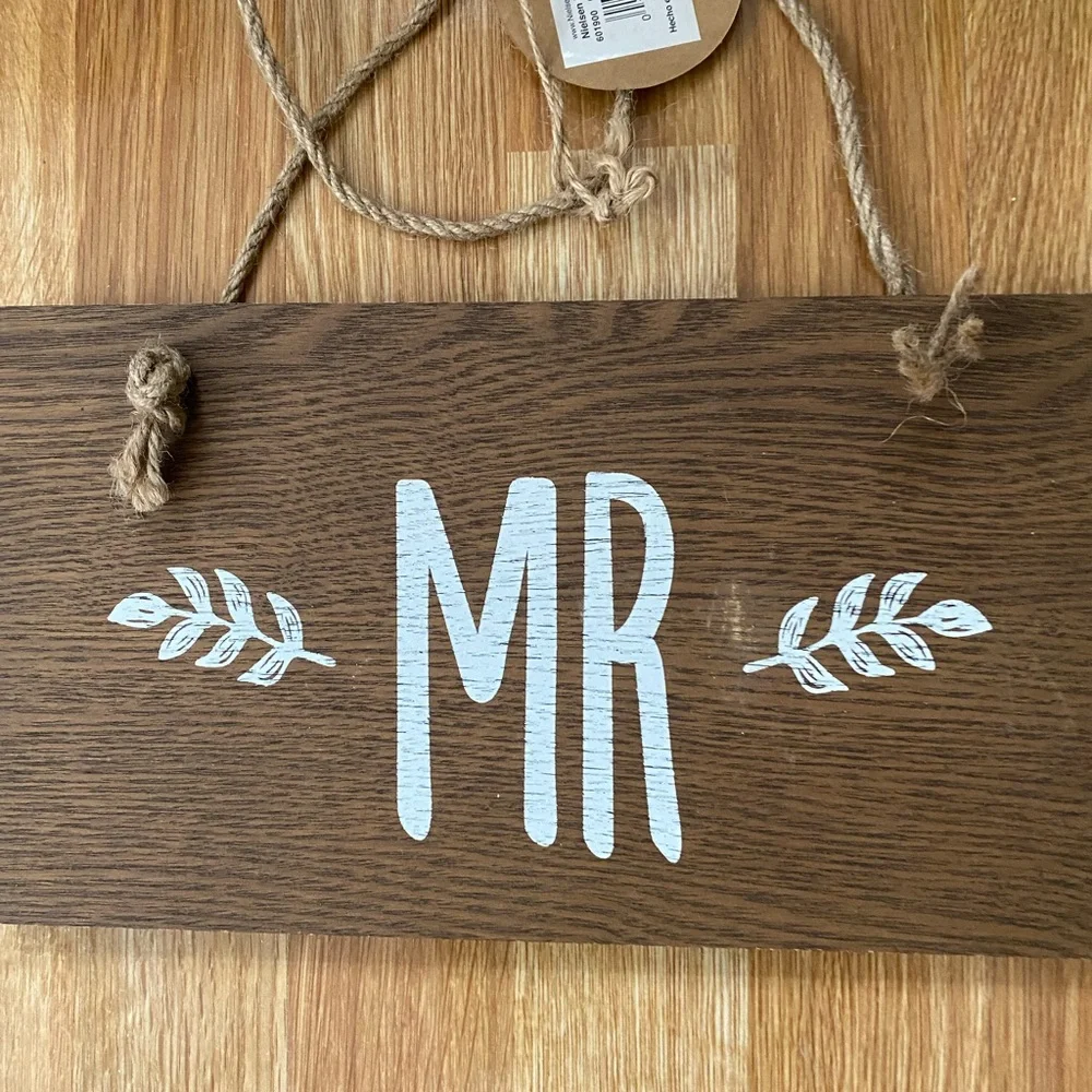 Mr&Mrs Wood Signs